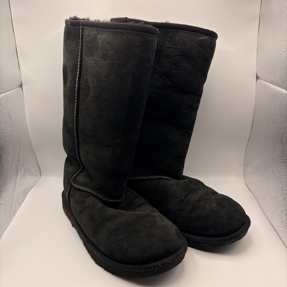 UGG Classic Tall II Kids Size 5 Black Suede Sheepskin Boots 1017713K
